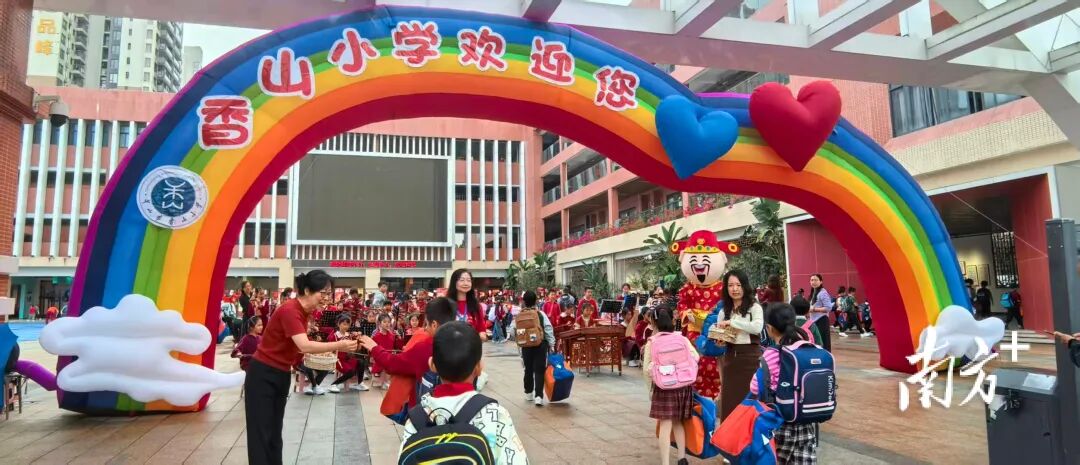 “预制娃”成为暑假热词，折射了怎样的焦虑？