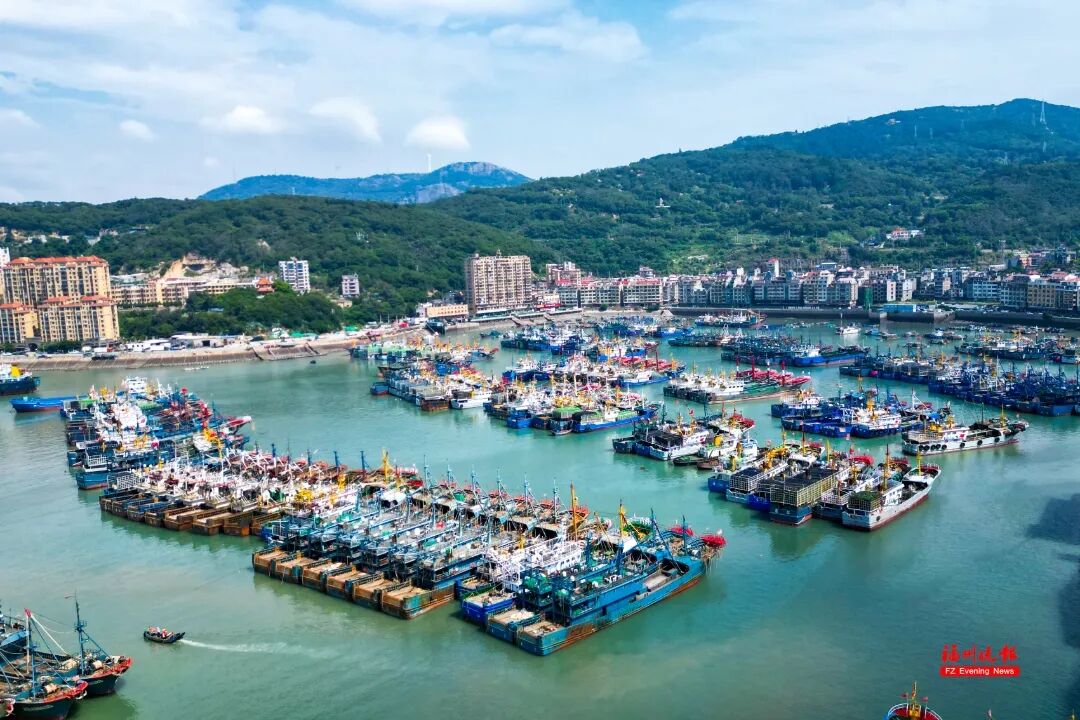 渔船停靠在黄岐国家中心渔港。