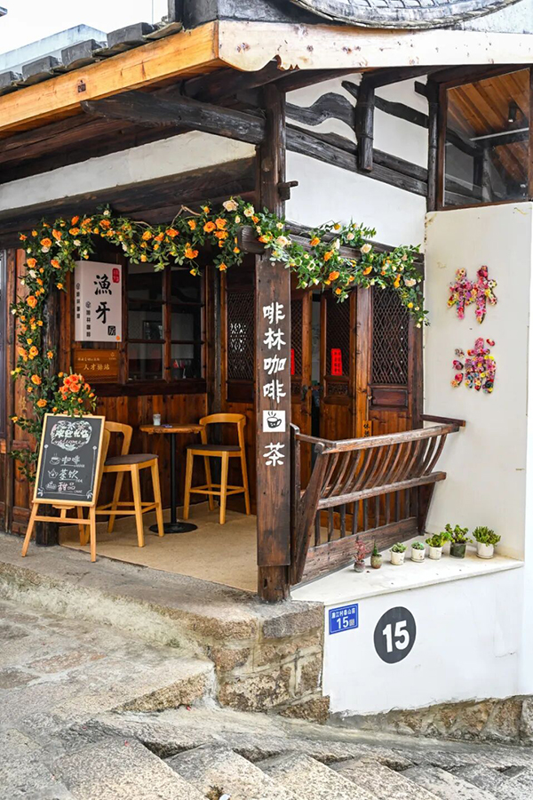 啡林咖啡是村中的歇脚佳地。