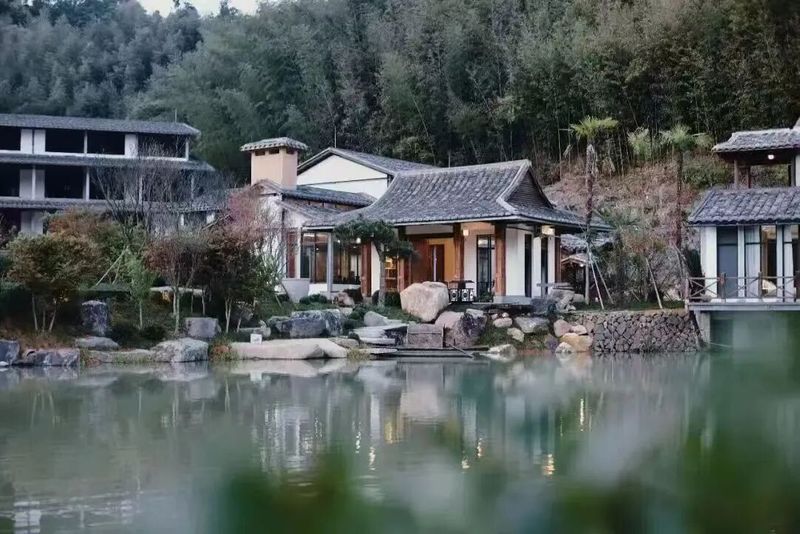 泛舟玩水、露营烧烤、煮茶论道、私享大草坪……感受江南水乡味，体验山野乐趣。