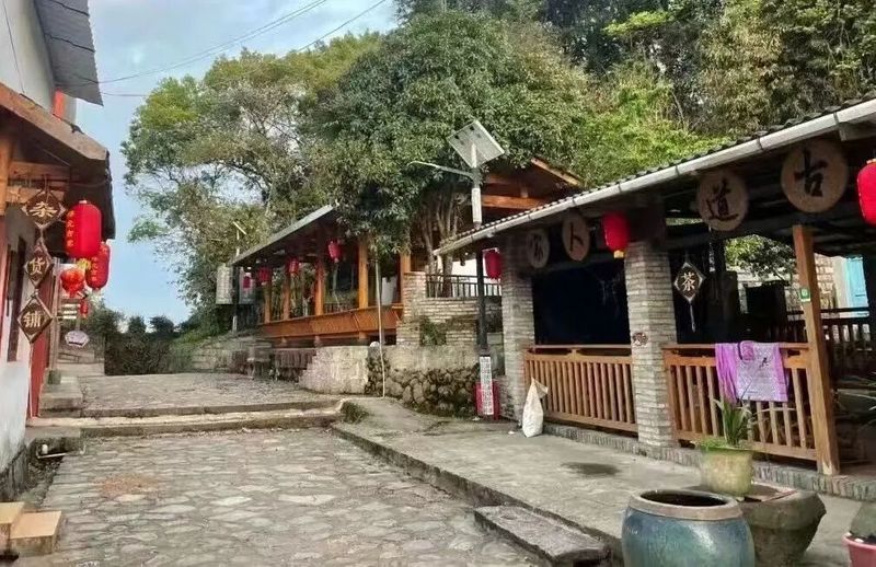 再往北峰深处走，便到了降虎村，藏于宦溪镇的层层山峦之中。