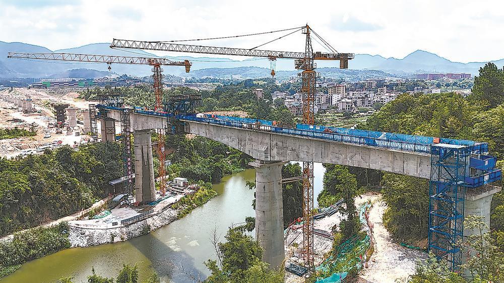 牛溪特大桥连续梁顺利合龙 福州港后铁路建设取得新突破