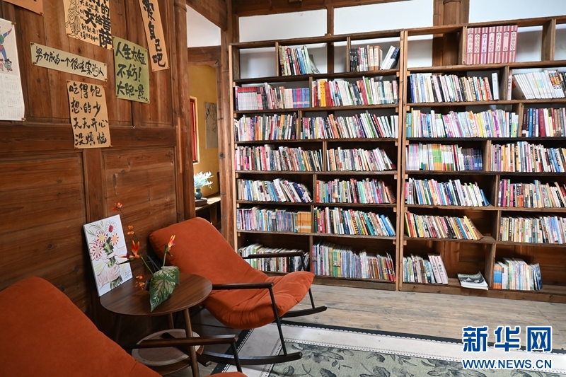 长汀县三洲村盘活古建筑资源,打造书屋公共空间。新华网发(杨文颖 摄)