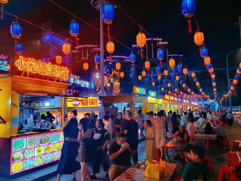 听，是街巷夜市的鲜活烟火
