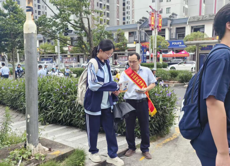 普及金融知识筑牢校园防线