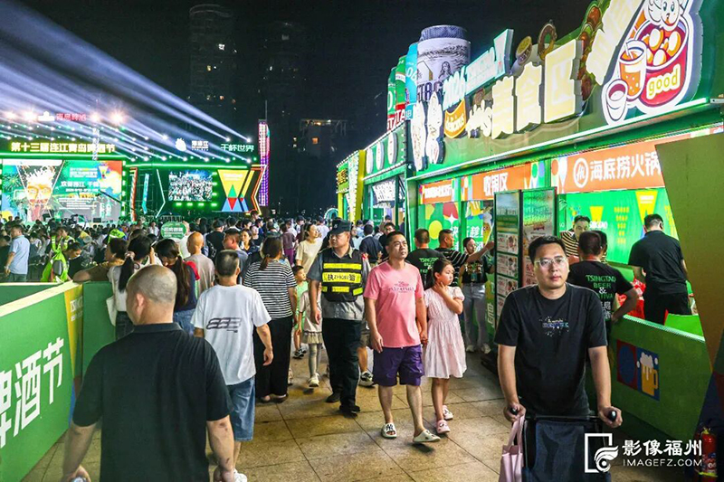 多家美食摊位一字排开。连江融媒体供图