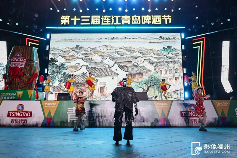 舞者和机器人随乐起舞。连江融媒体供图