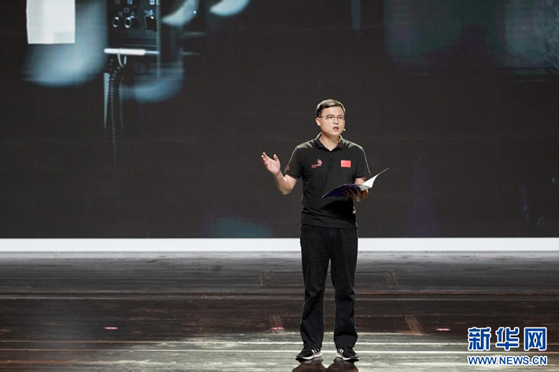 福州第一技师学院青年教师罗建文分享在榕奋斗故事。新华网 蒋巧玲 摄