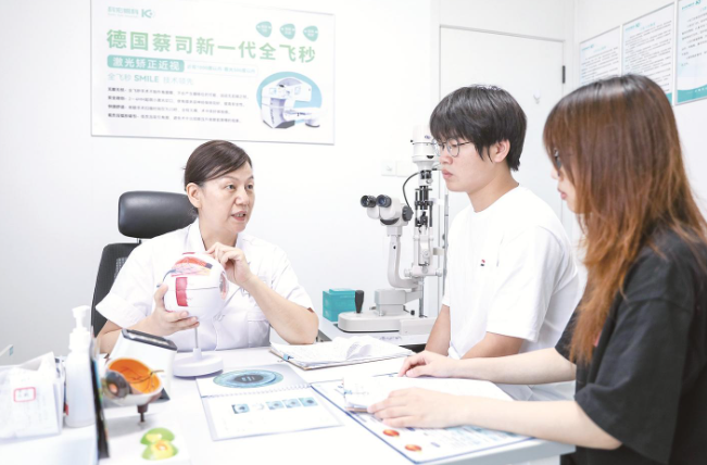 七夕逢医师节 漳州年轻人结伴摘镜热