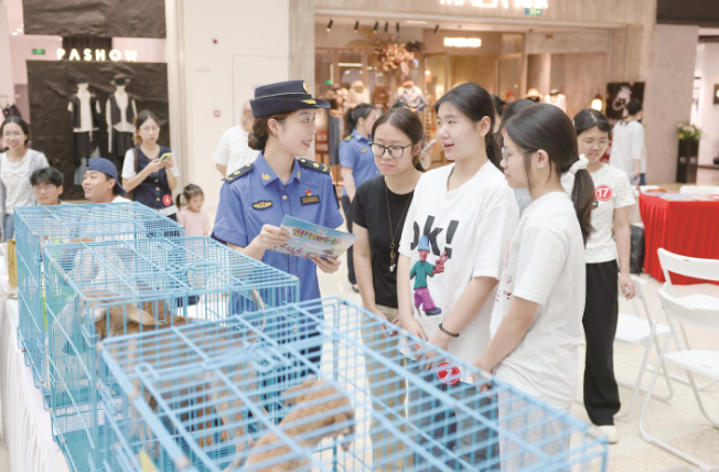 漳州文明养犬公益宣传 暨便民服务活动走进商圈