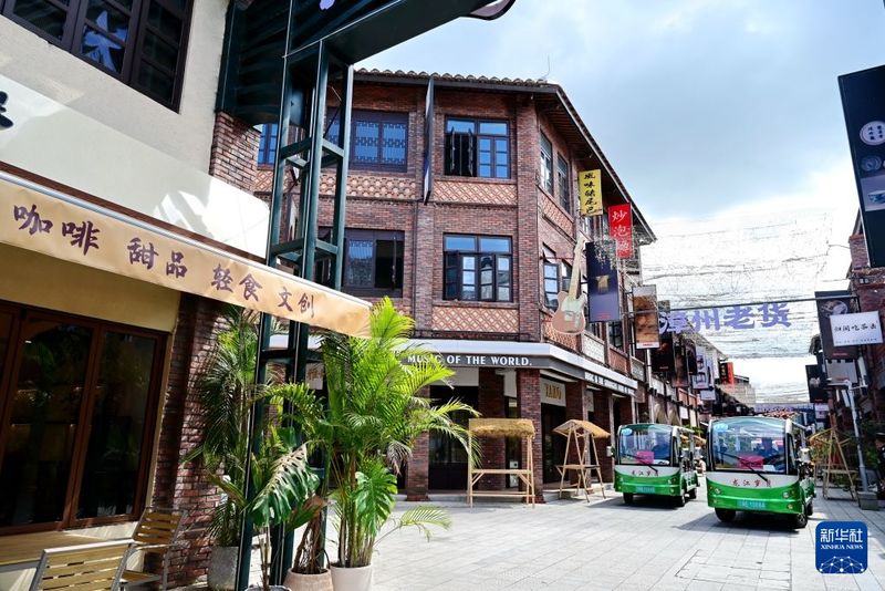 这是8月19日拍摄的漳州龙江岁月园区的一处休闲街区。新华社记者 林善传 摄