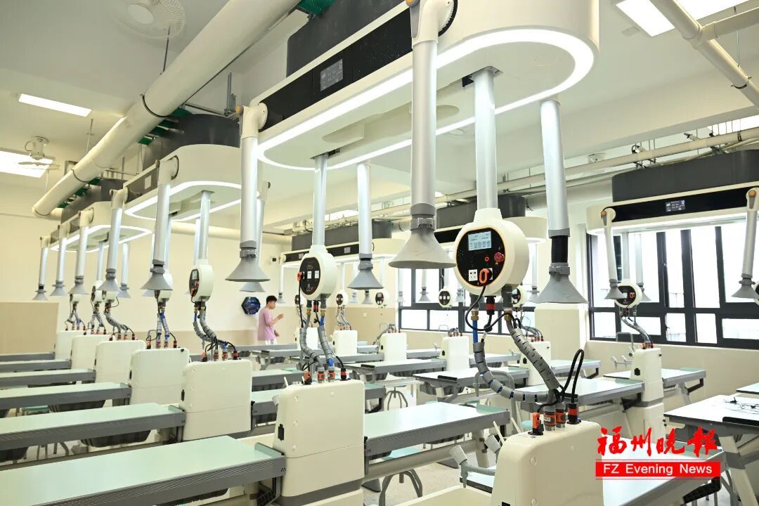 福州第十八中学高中部(五里亭校区)举行揭牌仪式