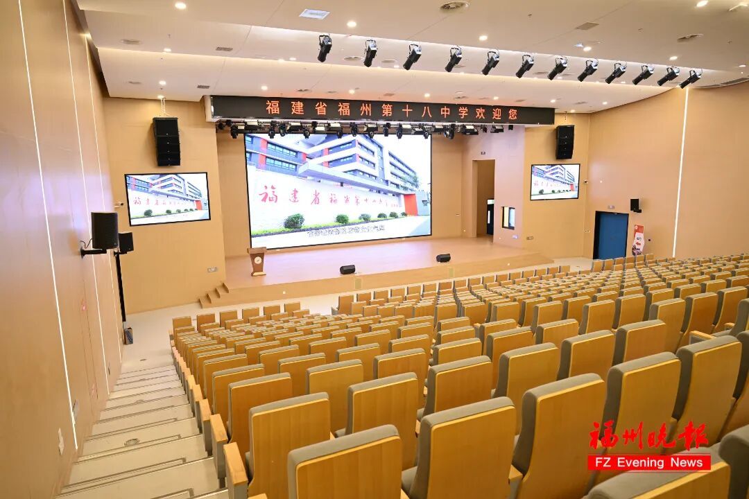 福州第十八中学高中部(五里亭校区)举行揭牌仪式