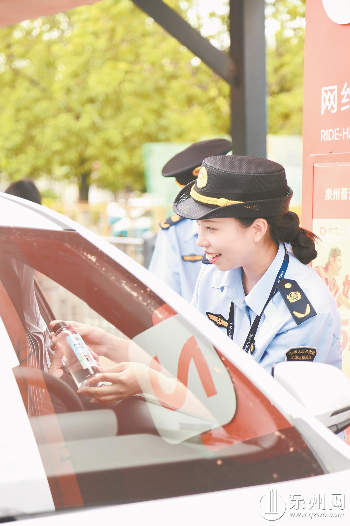 泉州在全省率先推行网约车“合规码”执法服务新模式