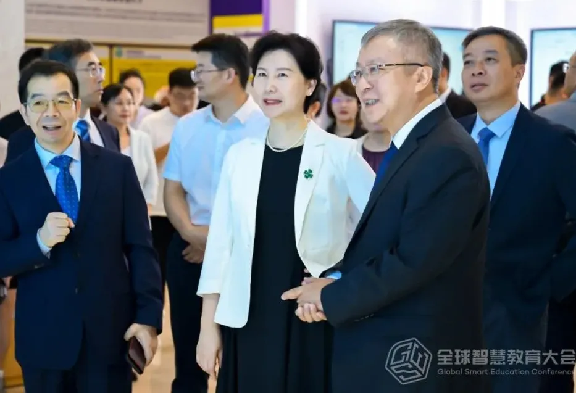 （20260821）网龙携多项教育成果亮相2026全球智慧教育大会，以AI赋能全球教育发展361