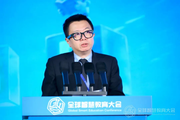 网龙副总裁陈长杰发表《AI赋能教育新生态：从能力聚合到全球共创》主题演讲，并发布&ldquo;Open-Q Luminaries 明师计划&rdquo;
