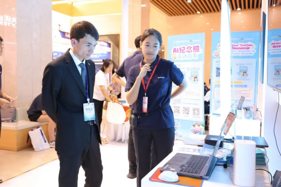 网龙在本次大会上集中展示目鱼AI与EDA两大平台，受到国内国外嘉宾的广泛关注