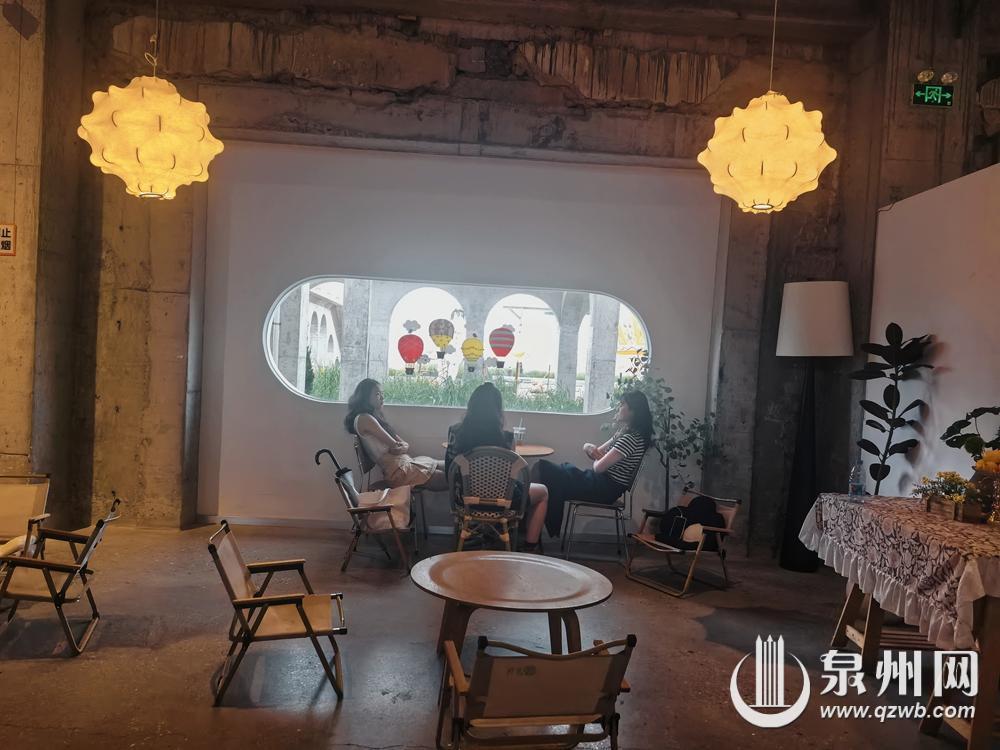 咖啡馆成为年轻人小聚首选的空间