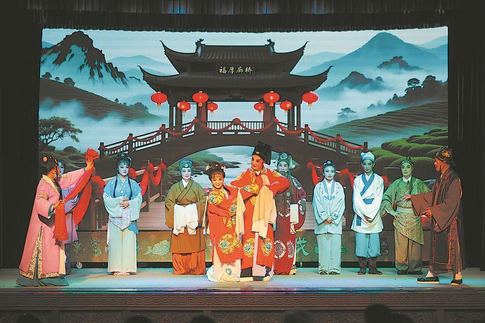 寿宁县凤阳镇：葡萄丰年看“大戏”
