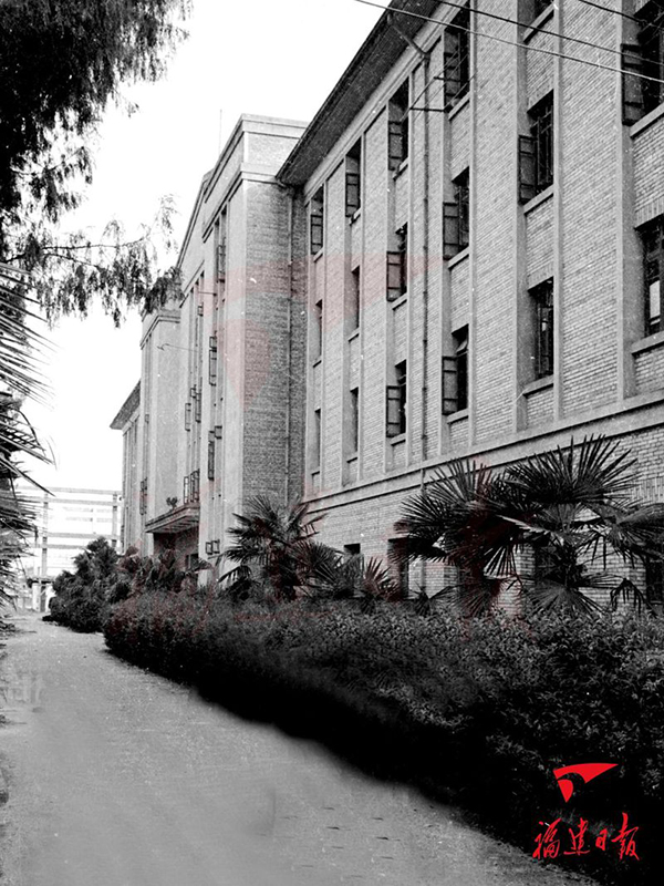 ▲1983年，福州屏山脚下的福建日报办公大楼。林辉龙 摄（福建日报社藏）