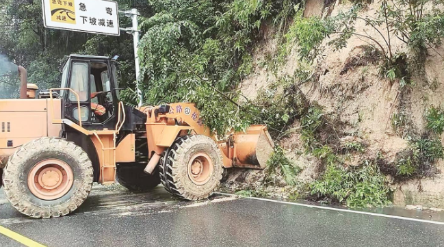 漳州公路部门闻汛而动保通畅