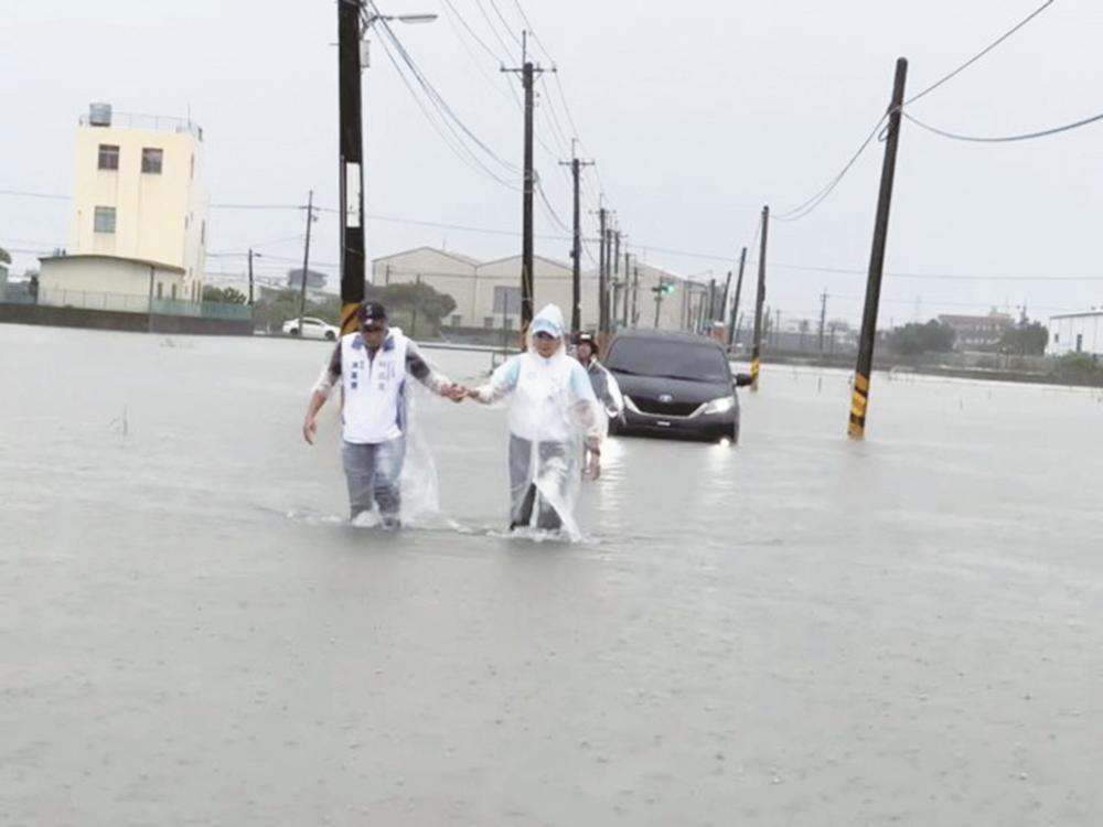 赴民进党执政县市勘灾，大赞水患改善 赖清德刚吹嘘，就遇民众陈情抗议