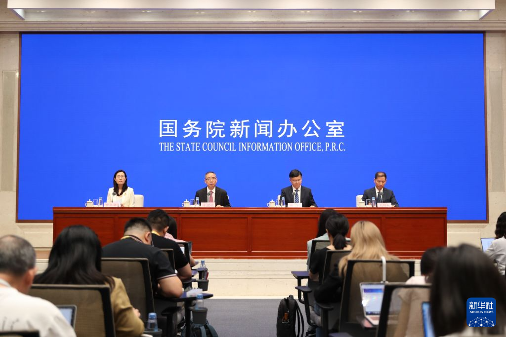 “十五五”将优化新能源车配套让消费者愿意买放心用