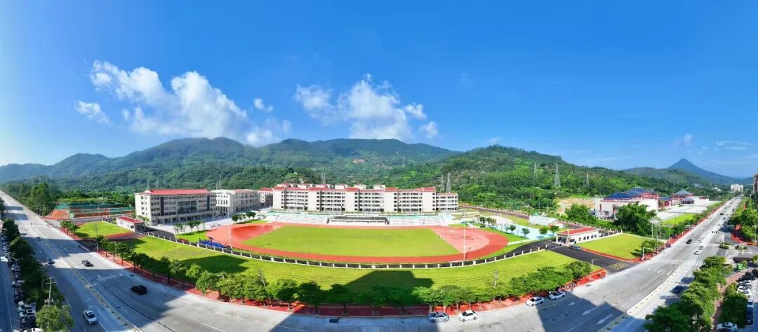 云霄一中居龙校区投入使用 迎首批新生入校报到