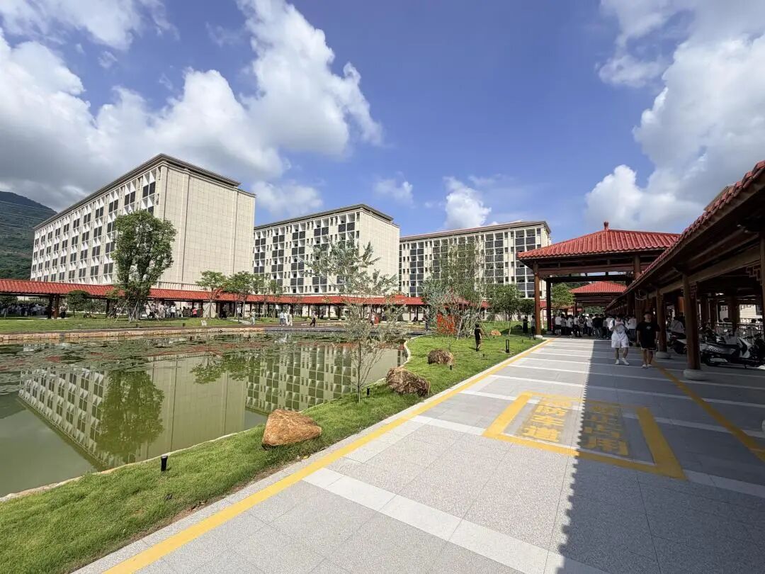 云霄一中居龙校区投入使用 迎首批新生入校报到