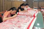 闽侯剪纸匠人精心创作 九米红纸镂刻万里征途