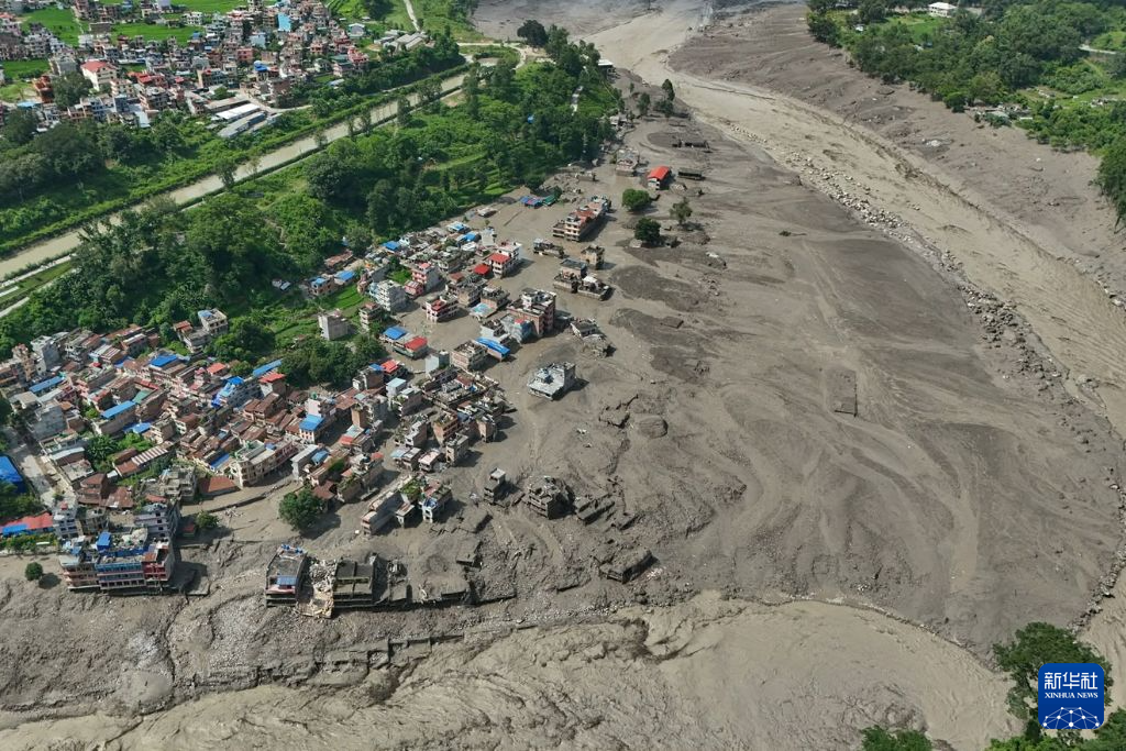 尼泊尔警方：该国北部山洪暴发已致当地多人死亡 384人失联