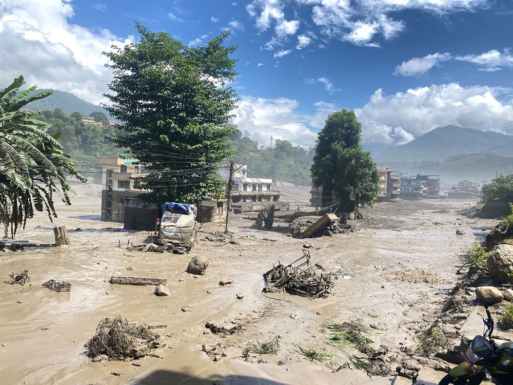 尼泊尔警方：该国北部山洪暴发已致当地多人死亡 384人失联