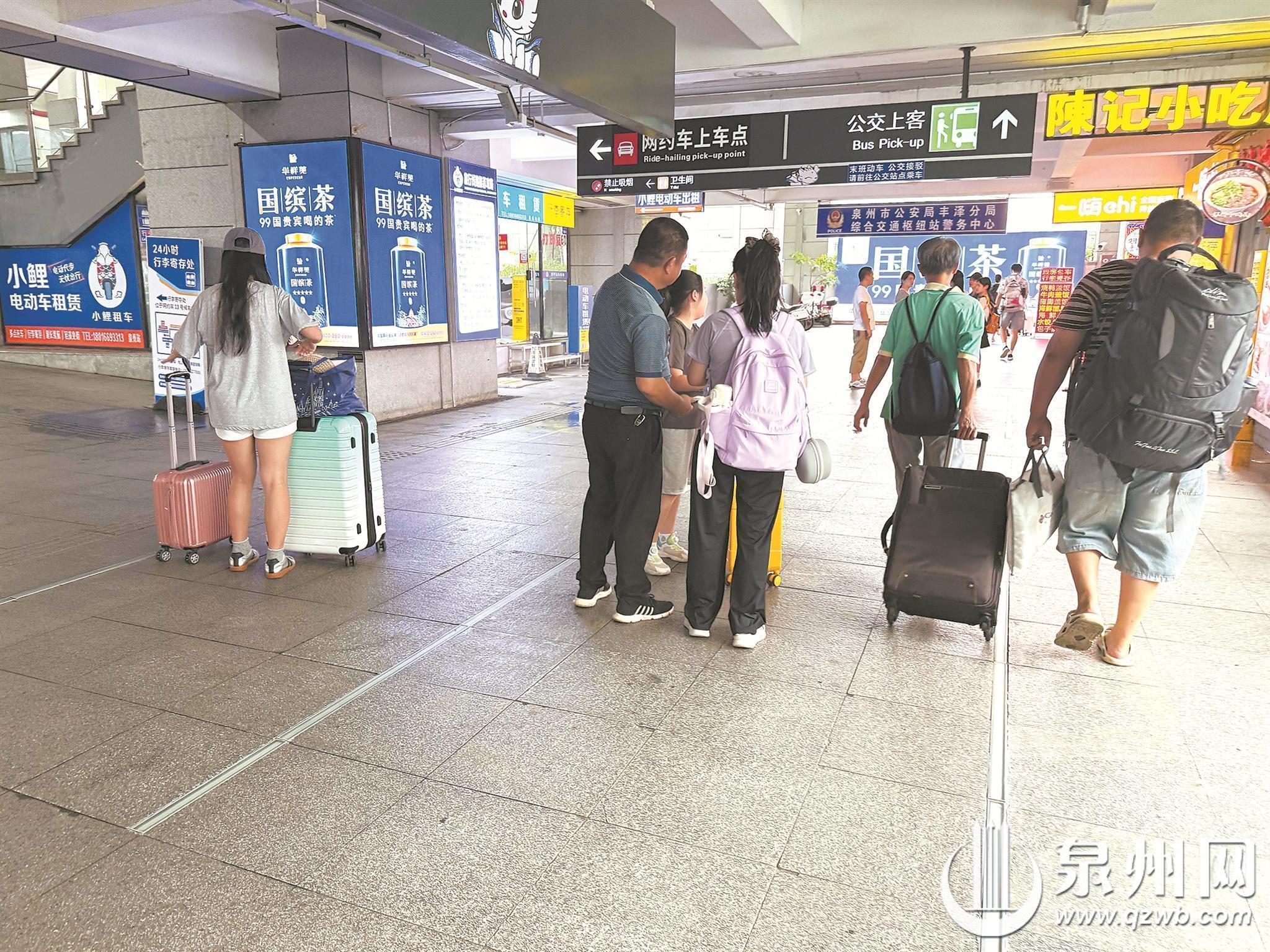 泉州火车站“黑车”出没:拉客乱象频发 游客不堪其扰
