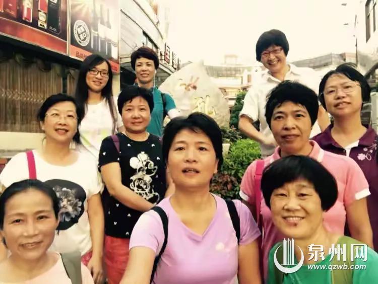曾华丽（第三排右一）带队一起去寻找“古城1号”