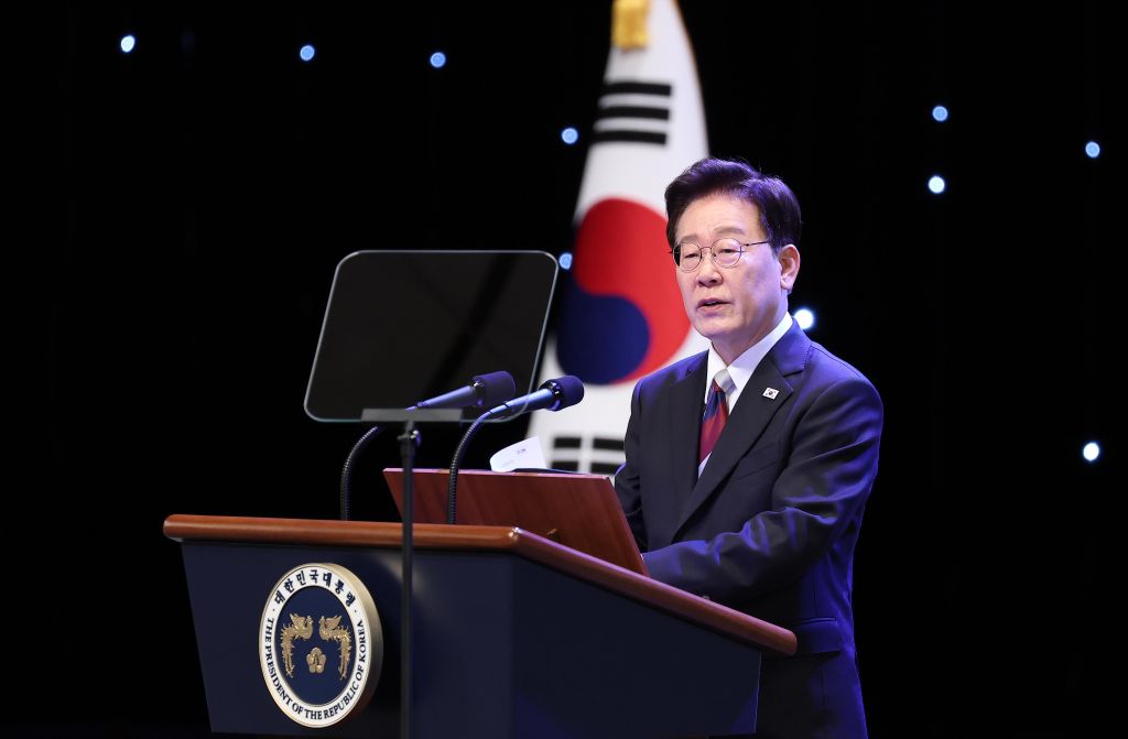 民调：韩国总统李在明支持率首次跌破40%