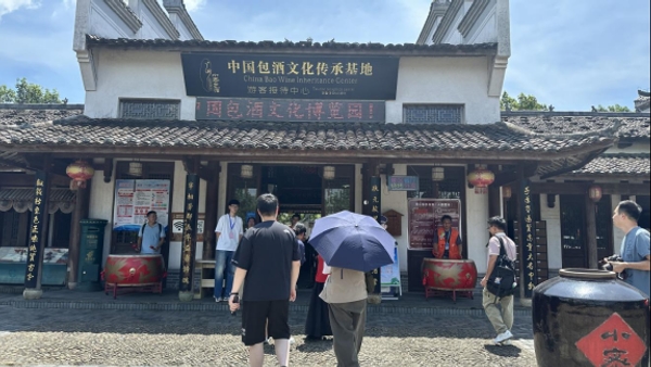 一杯包酒的“出山”之路——对话小密酒业董事长黄向东