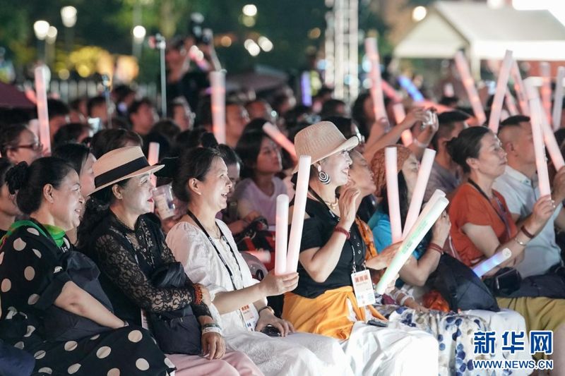 图为观演现场。新华网 蒋巧玲 摄