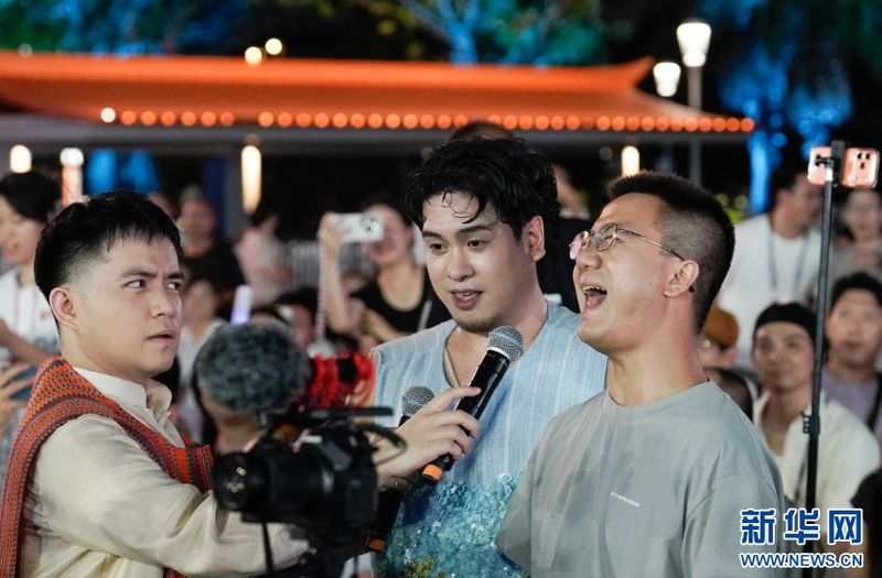 乐团与观众现场互动。新华网 蒋巧玲 摄