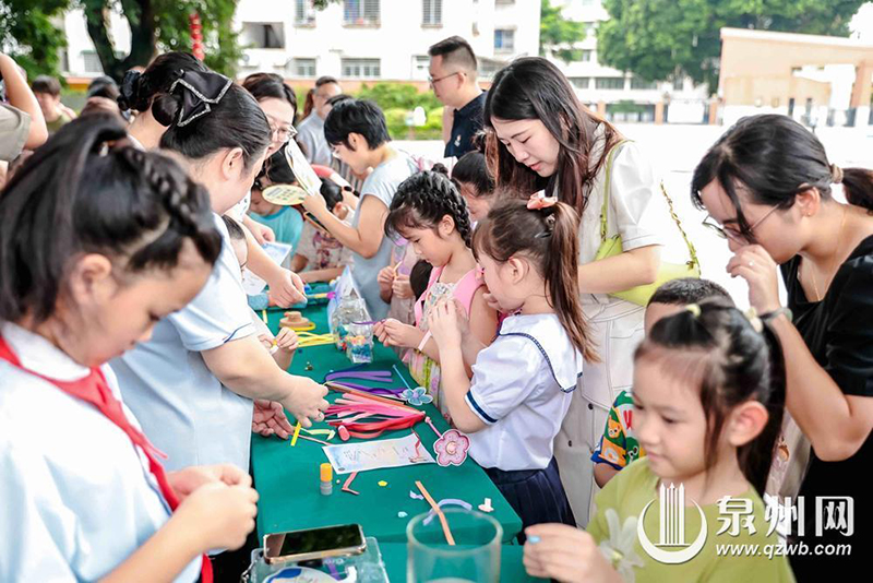 泉州市通政中心小学三个校区同步推出主题活动，迎接一年级新生。
