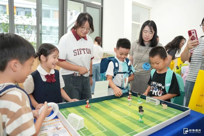 福州延安未来学校小学部举办丰富多彩的迎新活动。记者 包华 摄