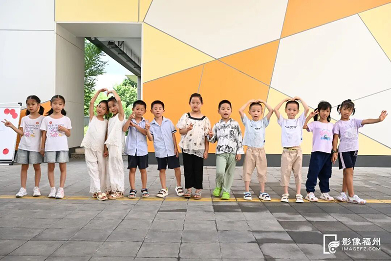 福州金山小学金闽校区一年级9个班,班班有对双胞胎。记者 叶诚 摄