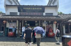 一杯包酒的“出山”之路——对话小密酒业董事长黄向东