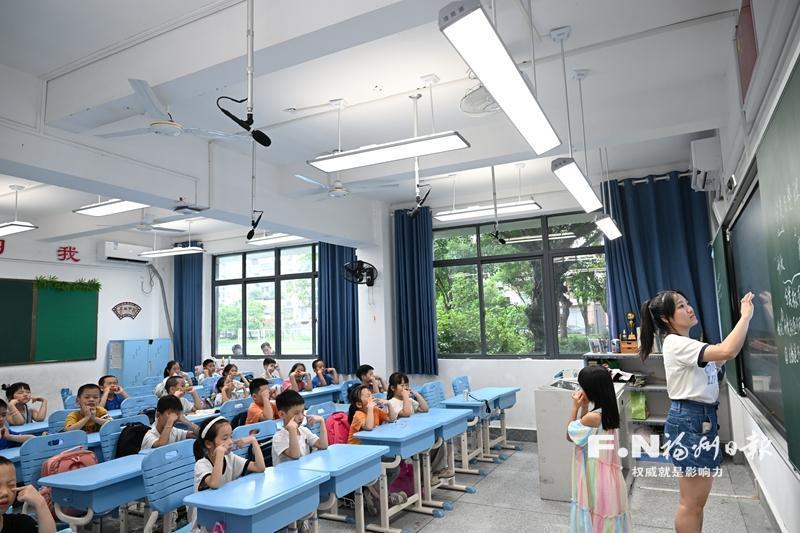 空调“上岗” 教室“增光” 校舍“上新” 福州校园焕新迎开学