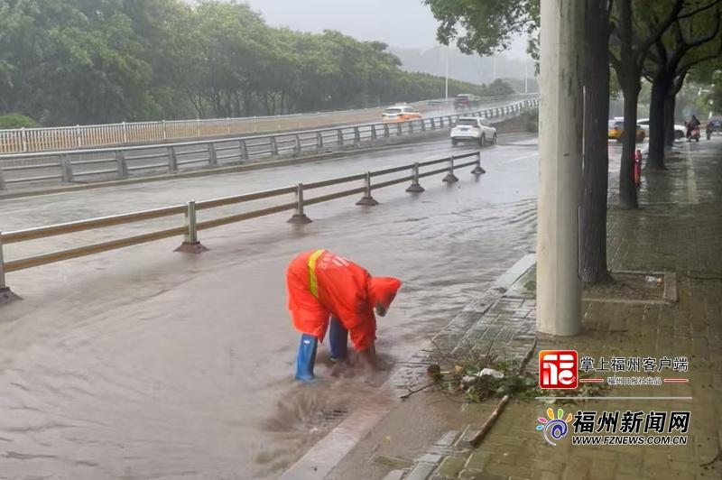 福州市环卫系统全力筑牢城区防汛保畅防线