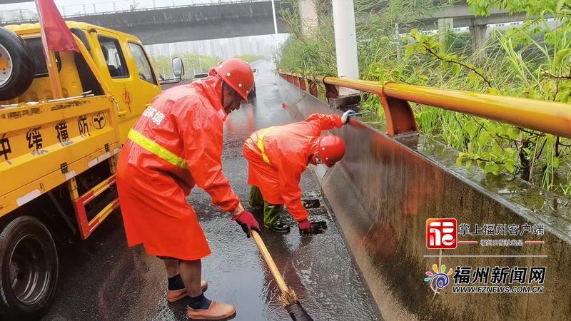福州市环卫系统全力筑牢城区防汛保畅防线