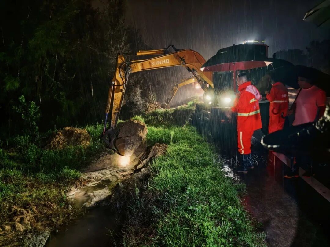 “沙德尔”再登陆，公路人风雨无阻护路畅！