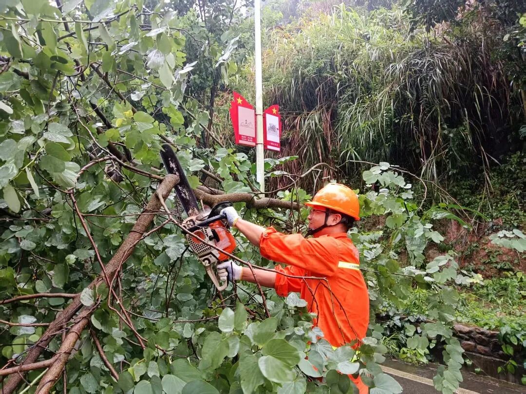 “沙德尔”再登陆，公路人风雨无阻护路畅！