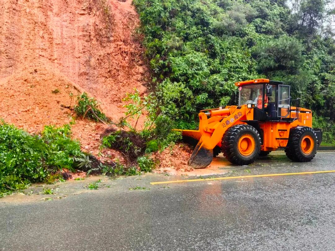 “沙德尔”再登陆，公路人风雨无阻护路畅！