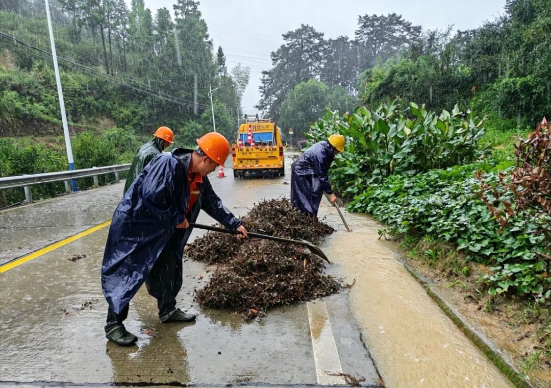 “沙德尔”再登陆，公路人风雨无阻护路畅！