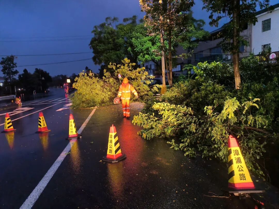 “沙德尔”再登陆，公路人风雨无阻护路畅！